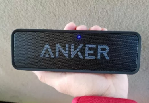 anker soundcore speaker flashing blue light